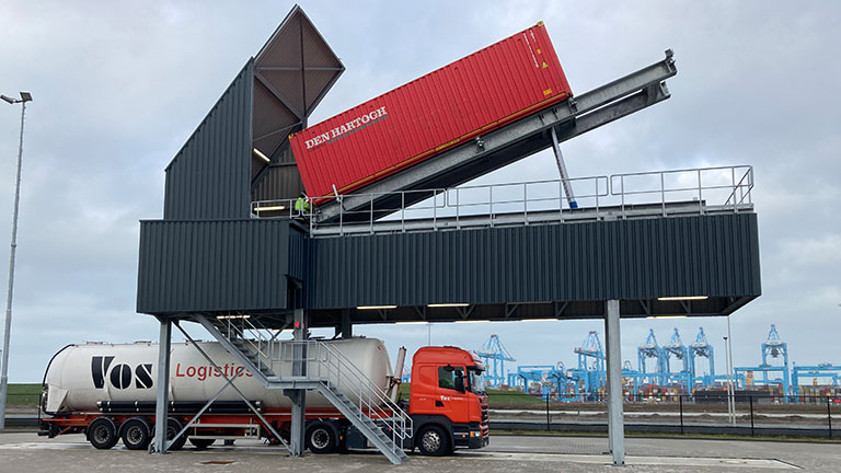 Dust-free loading chutes