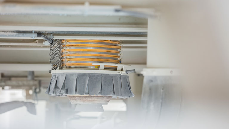 Dust-free loading chutes